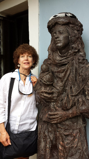 Kathy and statue